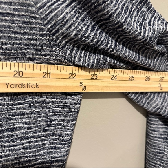 Athleta Blouse Womens Medium Long Sleeve Gray Open Back Gym Workout Train Blue - Picture 8 of 9